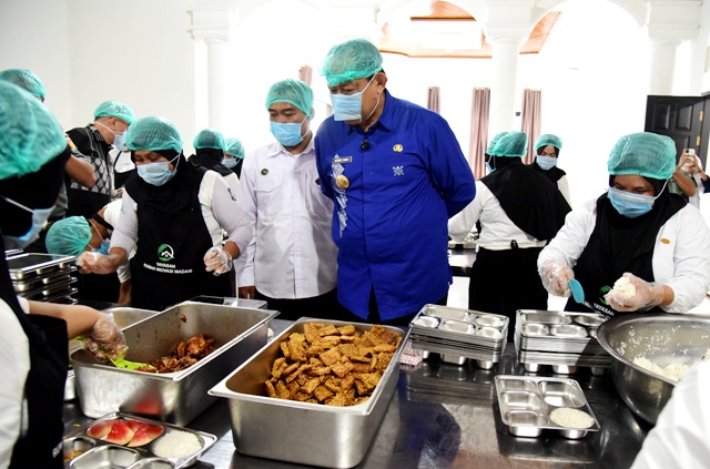 Panduan Pengemasan Makanan Sehat di Dapur MBG