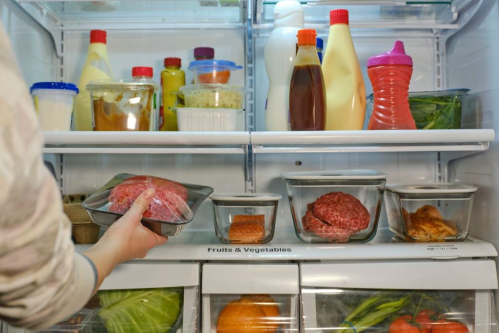 d8f1d37121-food-in-the-refrigerator