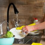 cara cuci piring cepat dan bersih