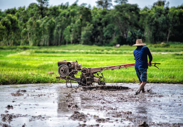 membajak sawah lebih mudah