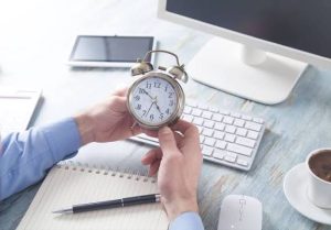 Peraturan jam kerja shift karyawan