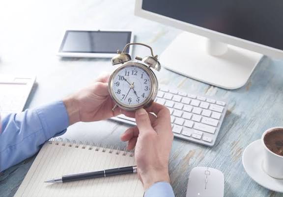 Peraturan jam kerja shift karyawan